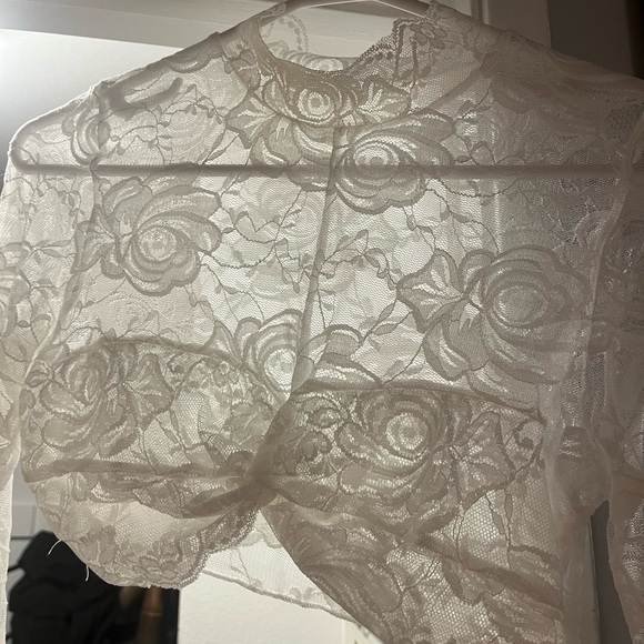 Commense Lace Mock Neck Crop Top - Picture 5 of 6